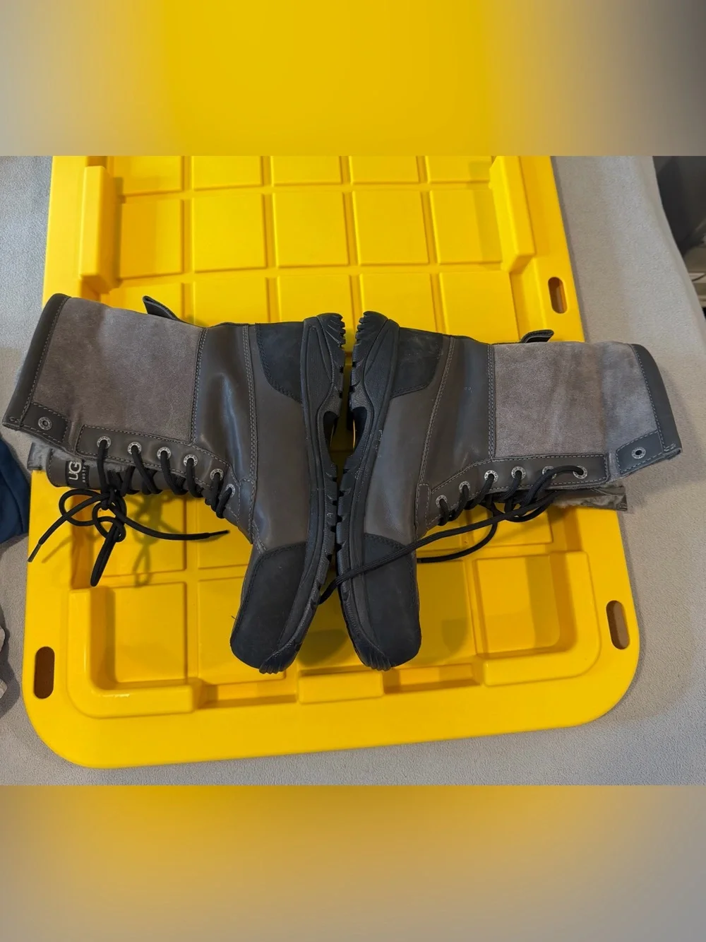 UGG Men's Butte Waterproof Leather  Boots Dark Gray 5521 Size 9